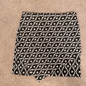 Versatile black and white pattern skirt SZ M